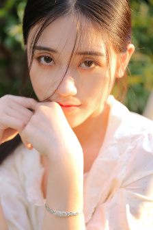 学生挺进老师的小窄肉里